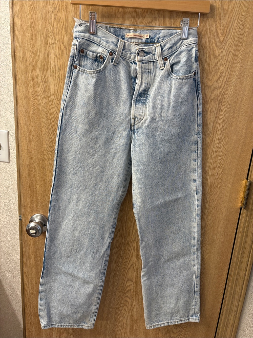 Levi's Light Wash Jeans - Classic Straight Fit